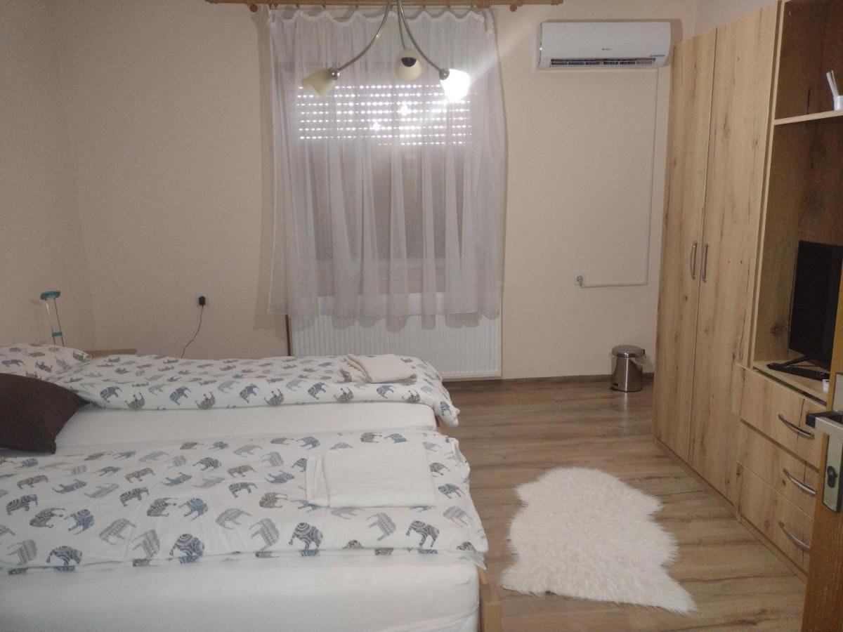 Appartamento Evelin Sobe Backa Topola Esterno foto